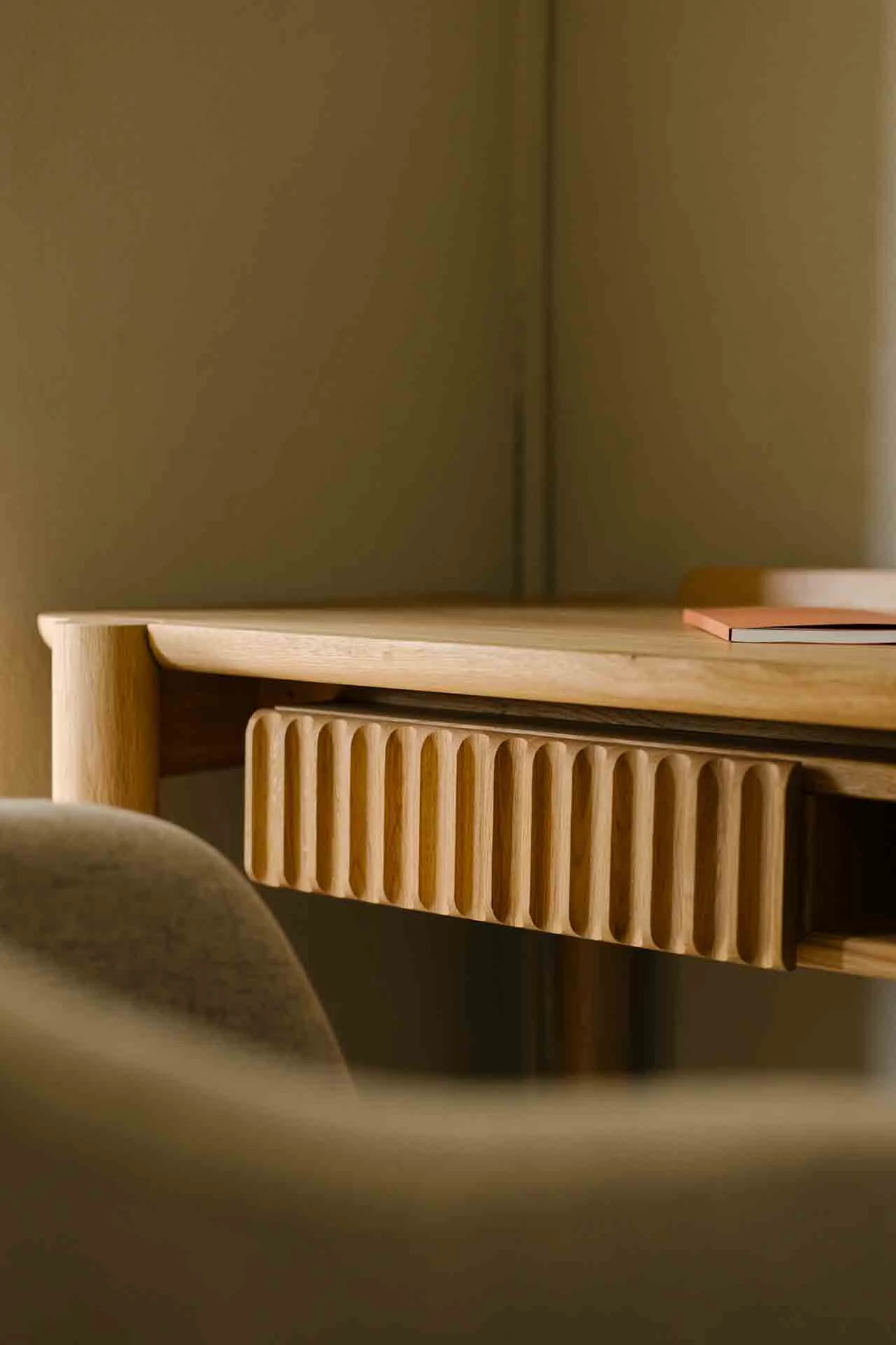 Detal - nowoczesne biurko