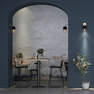 Hocher Bistrotisch aus Eiche