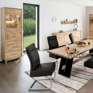 Gepolsterter Stuhl mit Metallbeinen NK-30