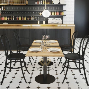 Quadratischer Bistrotisch aus Eiche