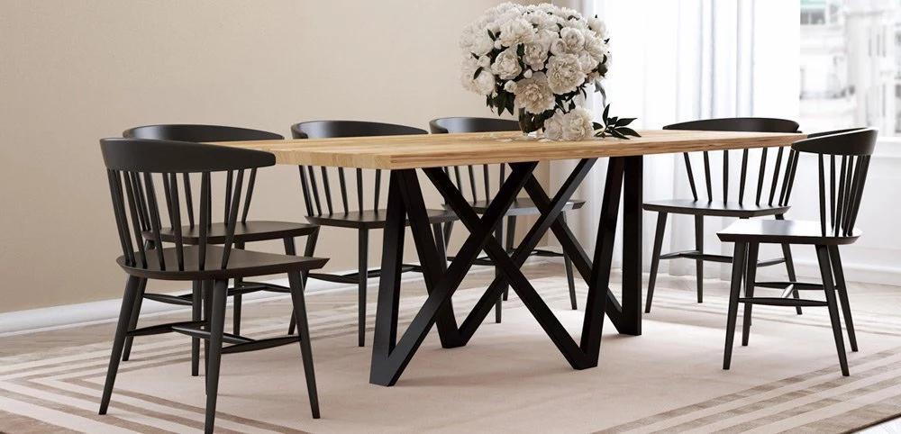 Eichenholztische mit Metallfüßen für Ess- oder Wohnzimmer